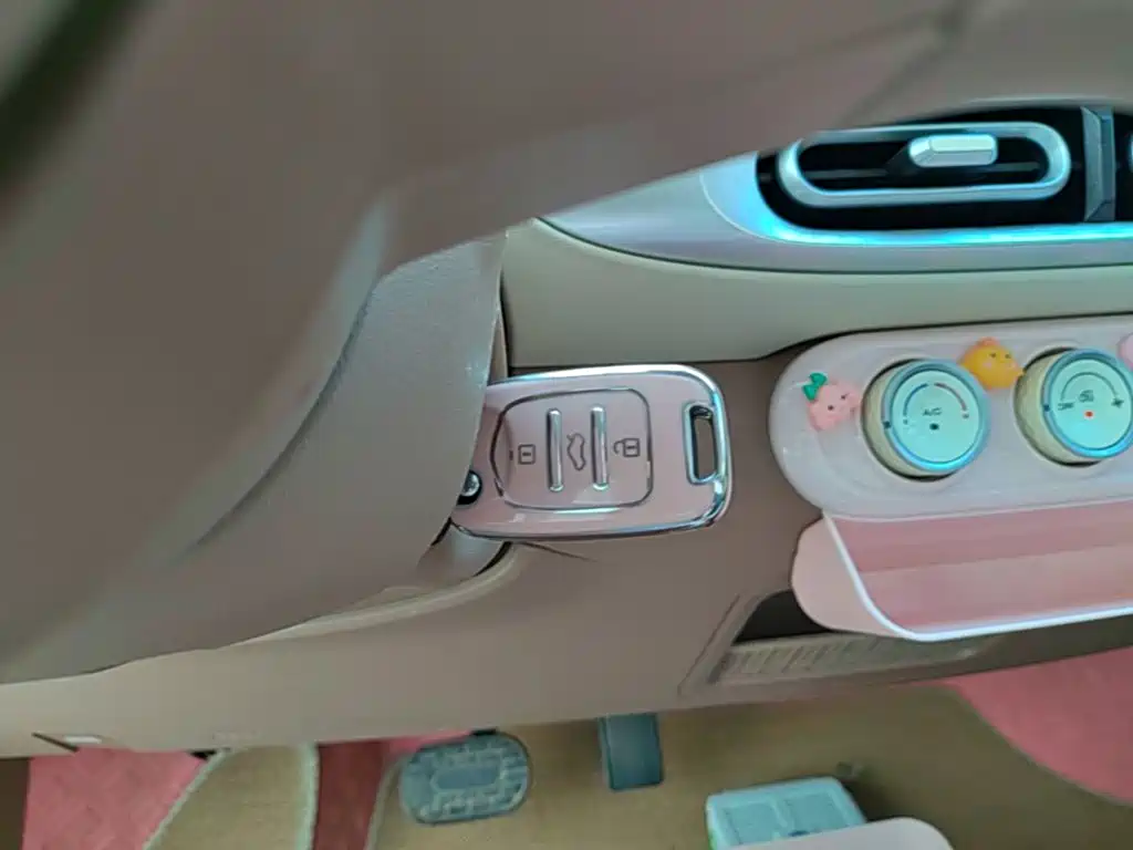 Wuling MINIEV — миниатюра 9