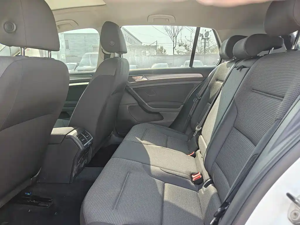 Volkswagen Golf — миниатюра 12