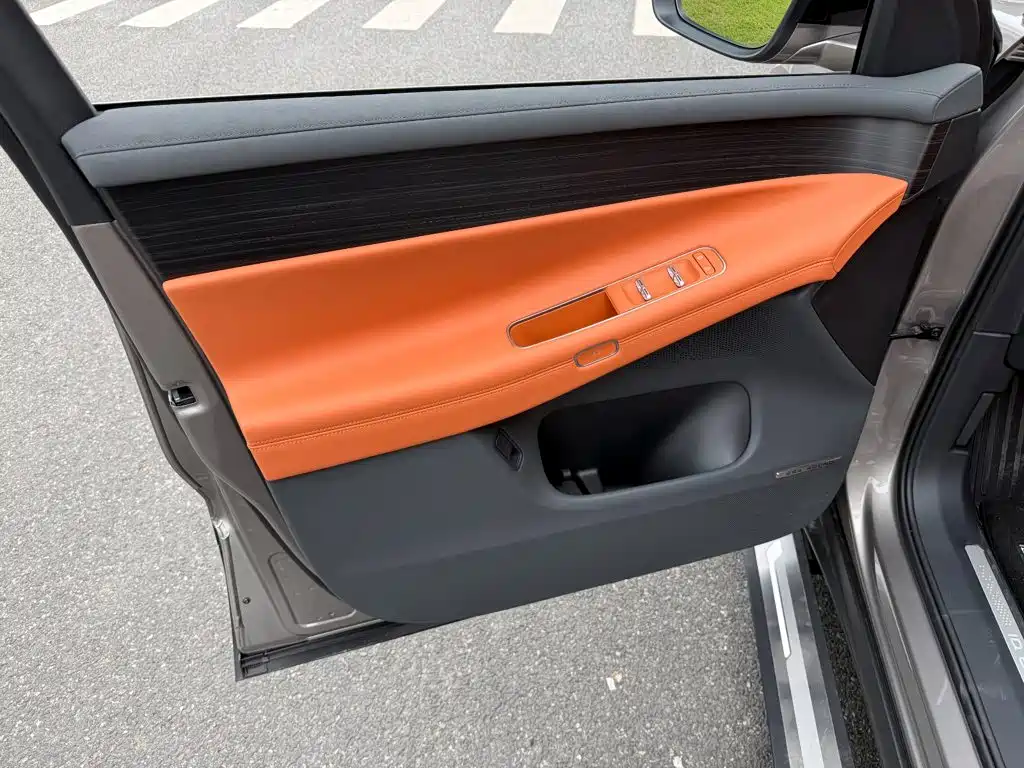 Volkswagen ID.ERA 9X — миниатюра 6