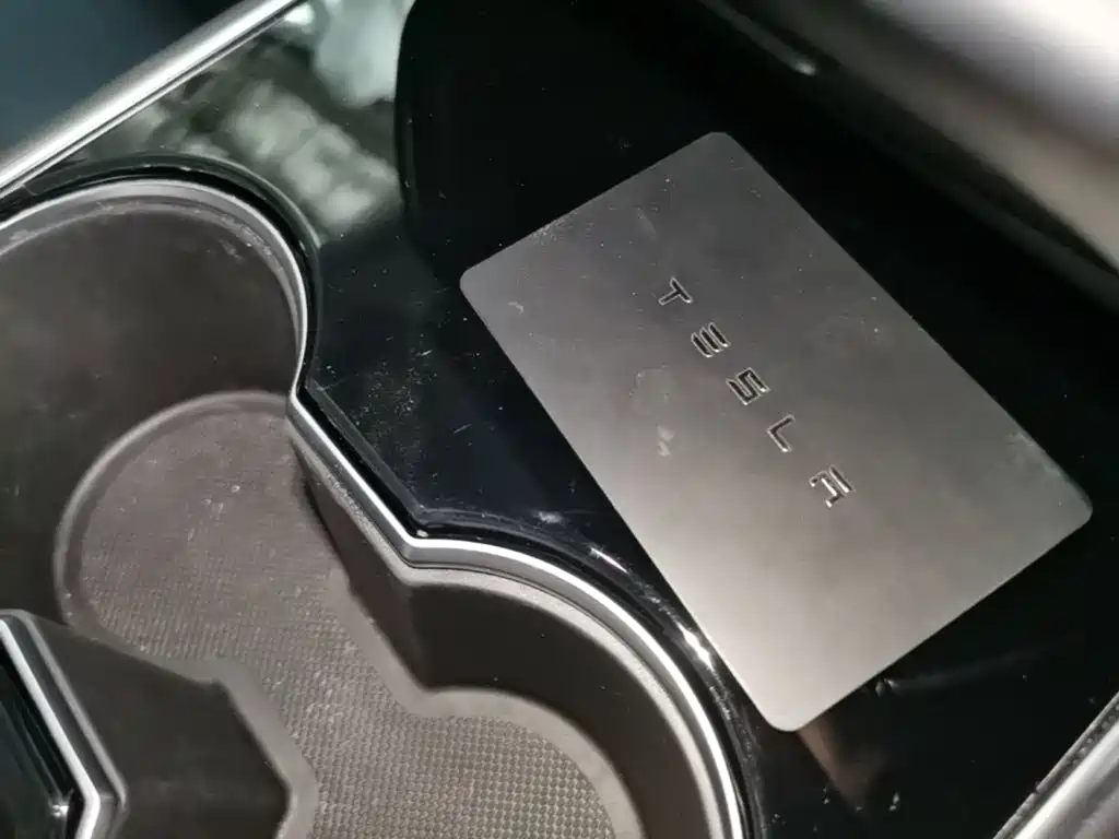 Tesla Model 3 — миниатюра 9