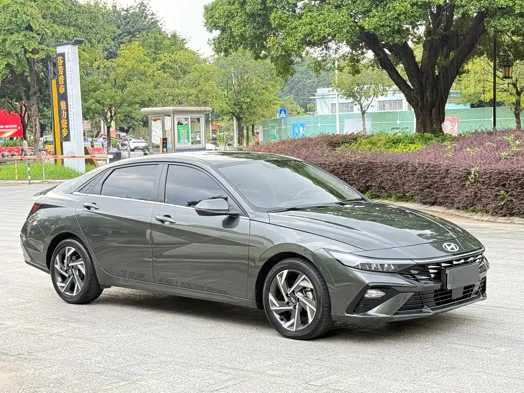 Hyundai Elantra — миниатюра 3