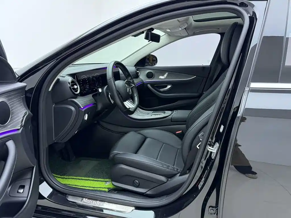 Mercedes-Benz E-Class — миниатюра 16