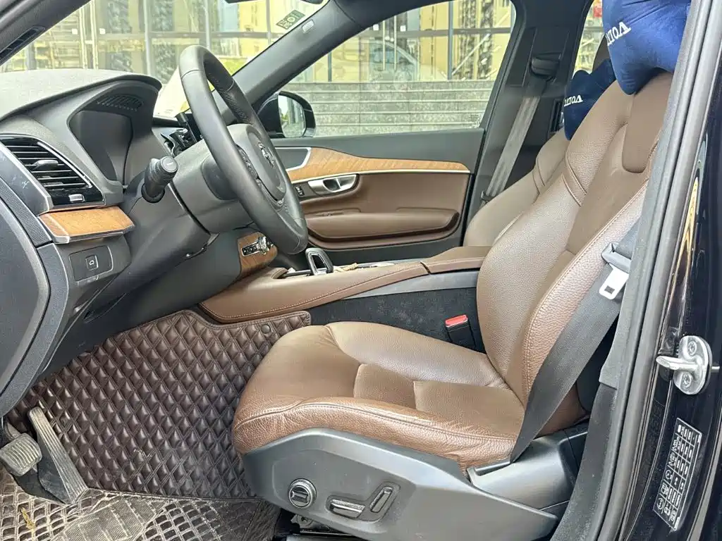 Volvo XC90 — миниатюра 9