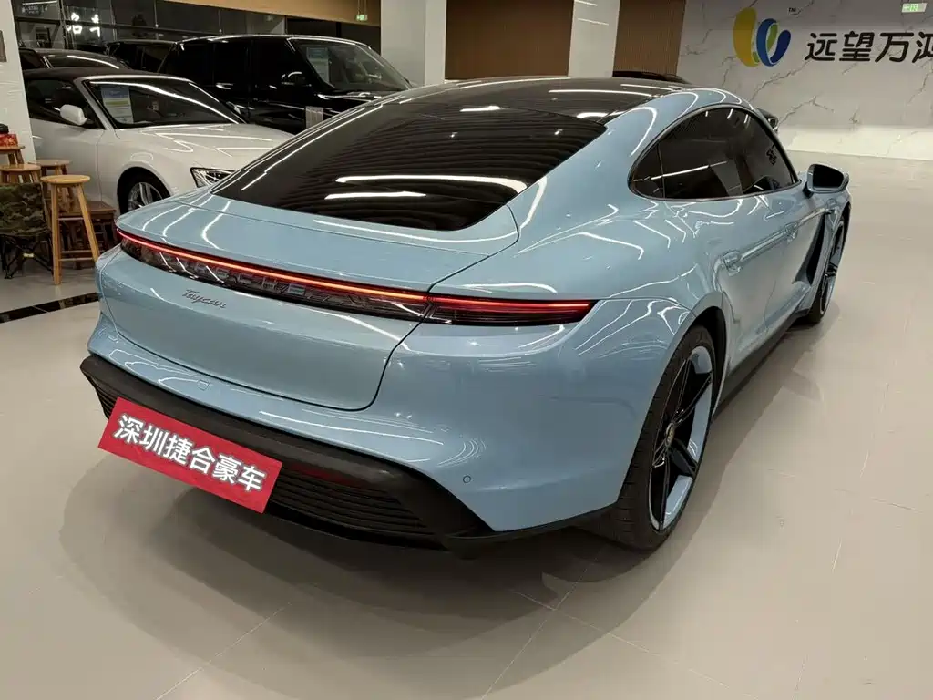 PORSCHE TAYCAN