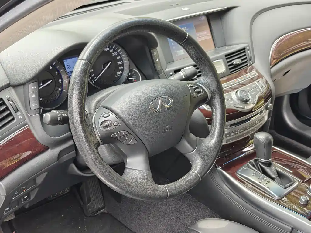 Infiniti Q70 2013 Q70L 2.5L