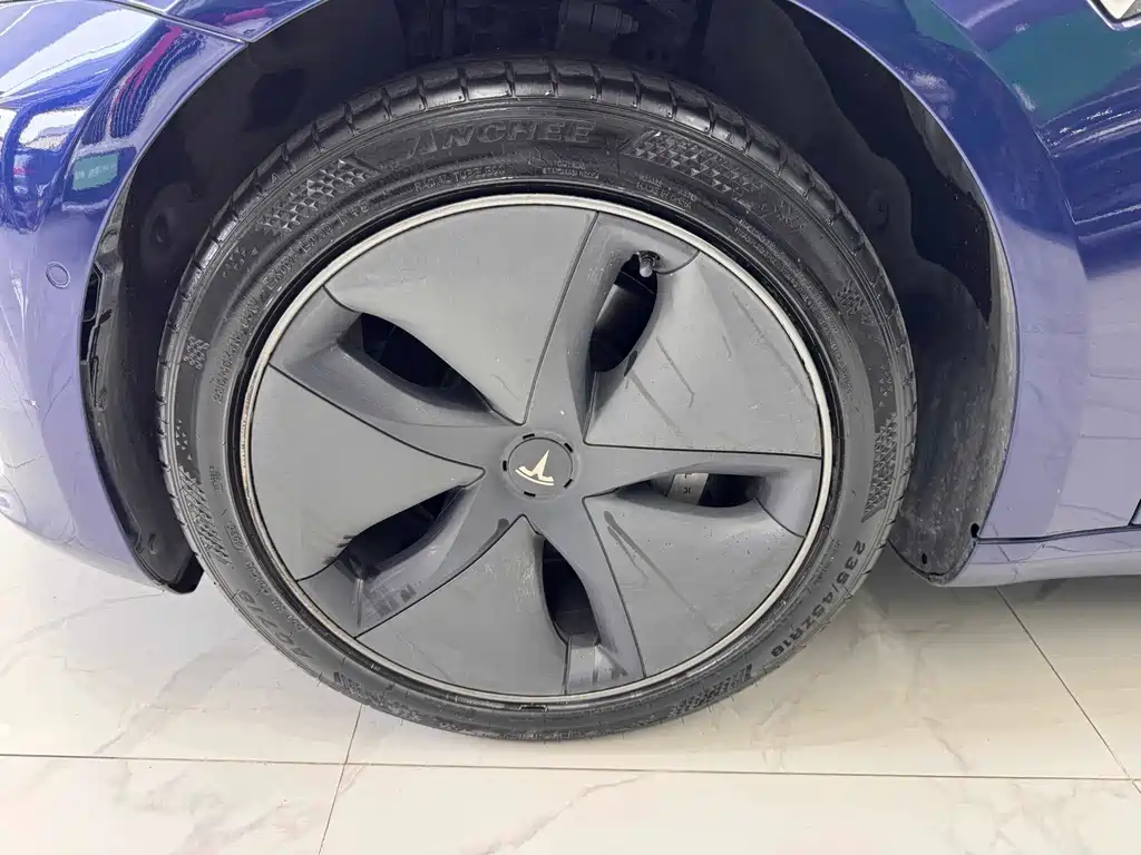 Tesla Model 3 — миниатюра 24