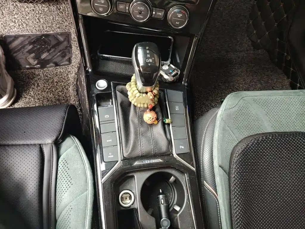 Volkswagen Passat PHEV — миниатюра 7