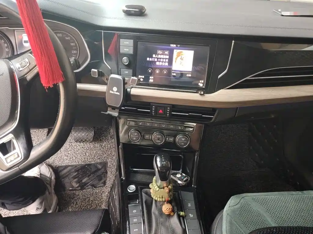 Volkswagen Passat PHEV — миниатюра 6