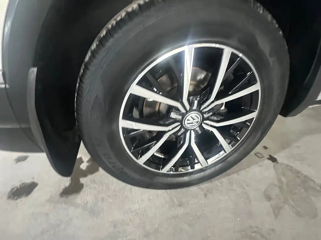 Volkswagen Tiguan L — миниатюра 7
