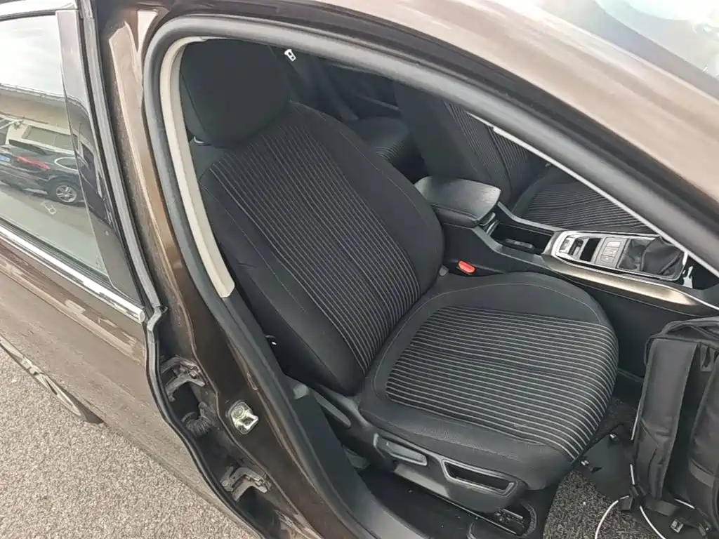 Peugeot 408 — миниатюра 25