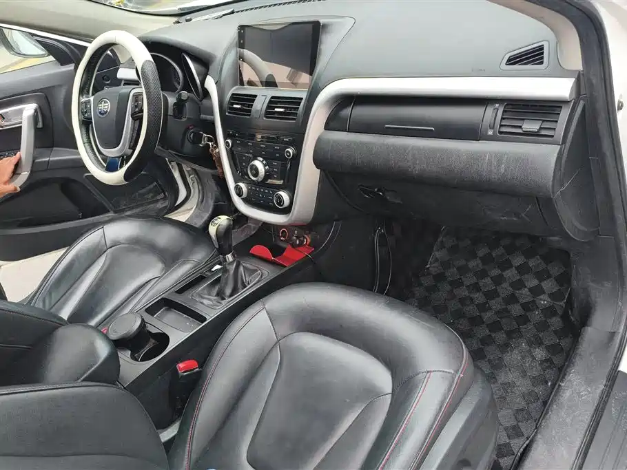 Bestune X80 2013 2.0L MT Luxury