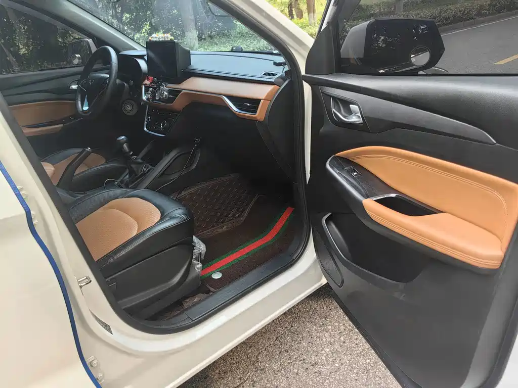 Wuling Hongguang S3 — миниатюра 8