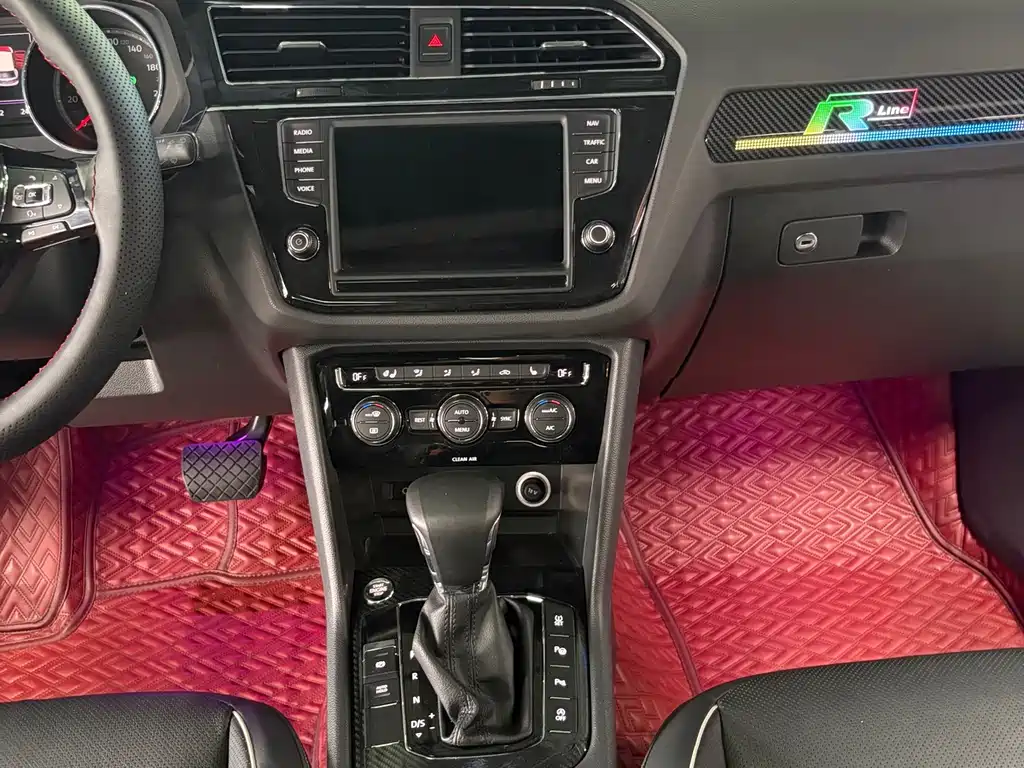 Volkswagen Tiguan L — миниатюра 15