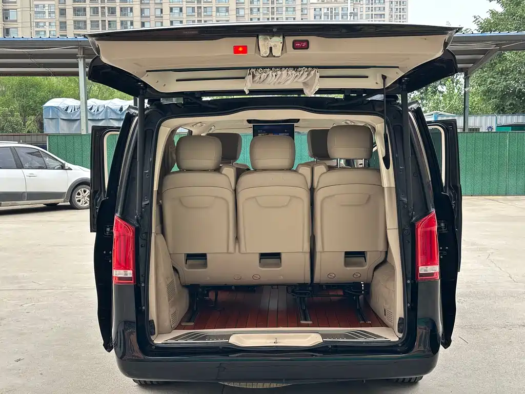 Mercedes-Benz V-Class — миниатюра 11