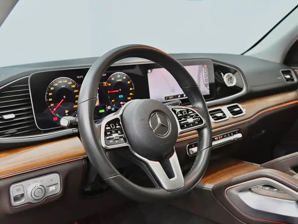 Mercedes-Benz GLE New Energy — миниатюра 18