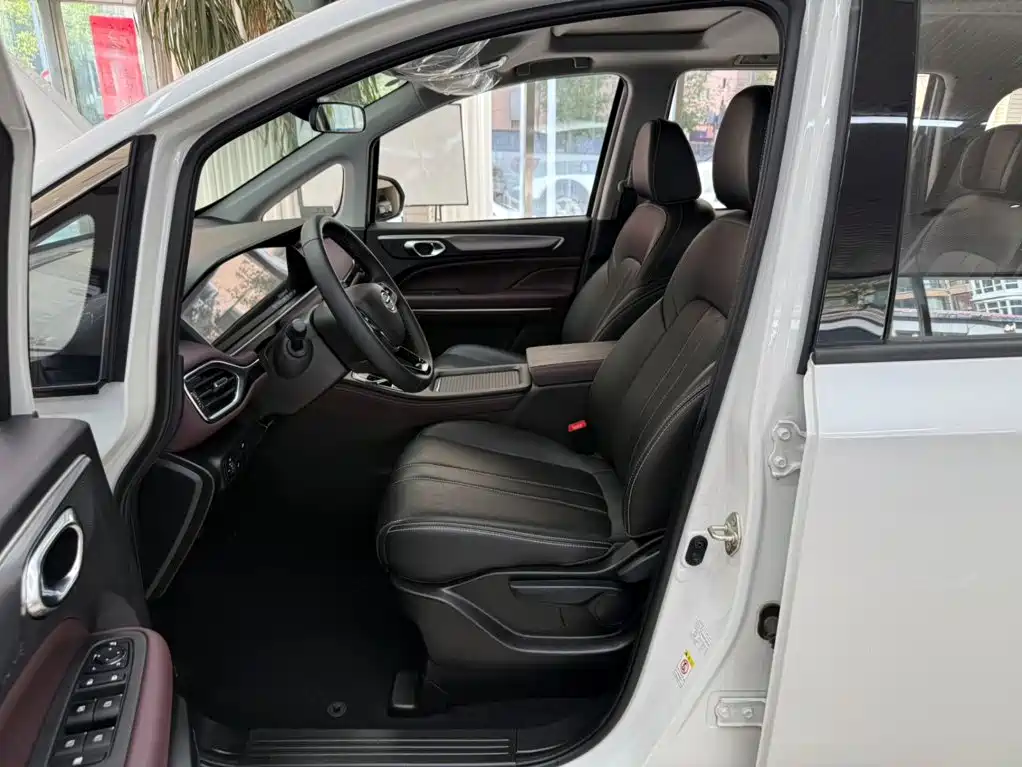 GAC Motor Trumpchi M6 — миниатюра 16