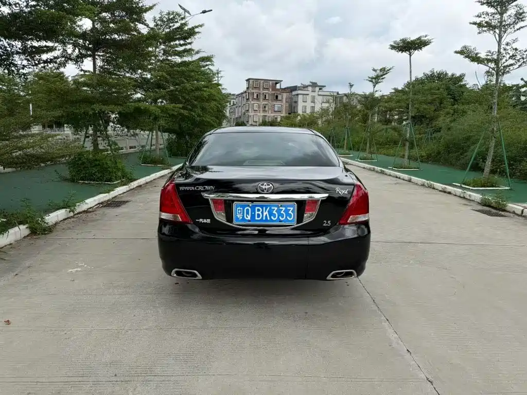 Toyota Crown — миниатюра 5