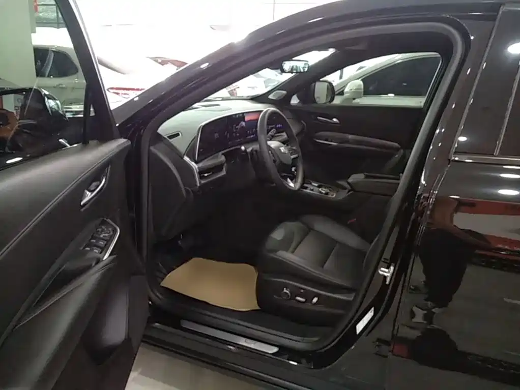 Cadillac XT4 — миниатюра 16