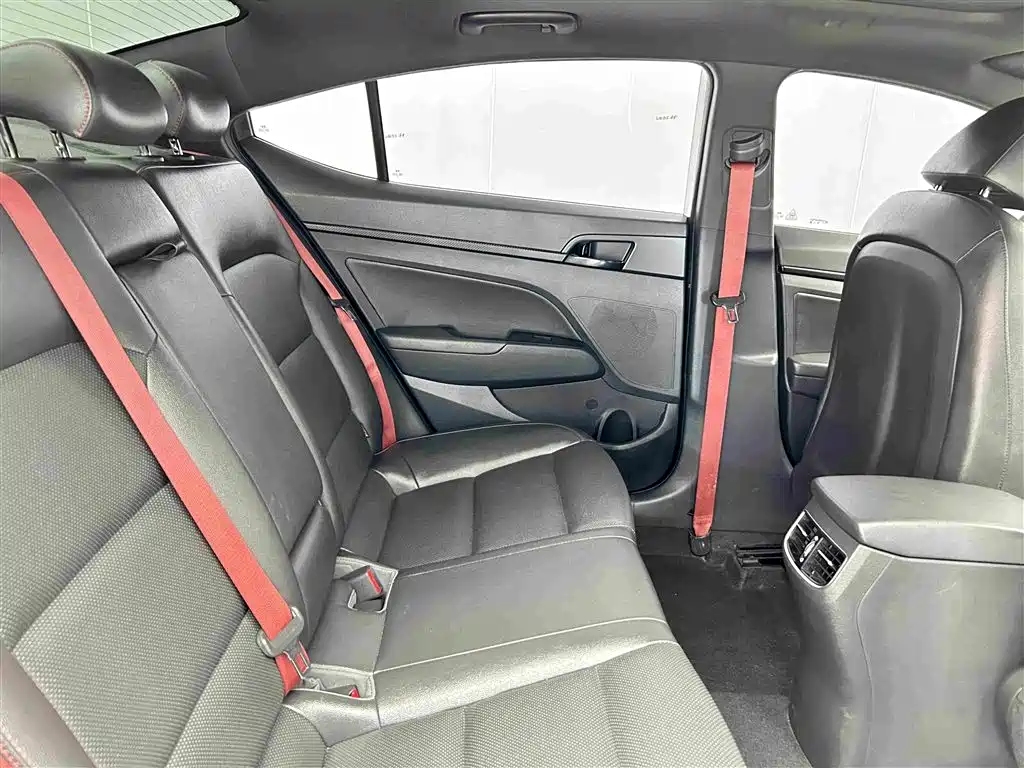 Hyundai Elantra — миниатюра 7