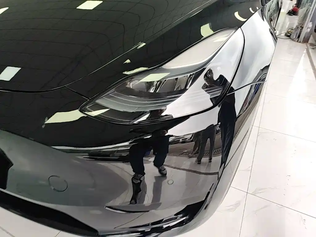 Tesla Model Y — миниатюра 24