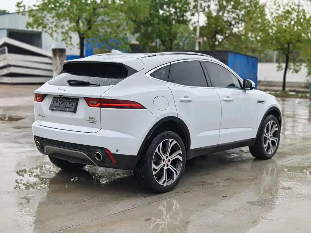 Jaguar E-PACE — миниатюра 6