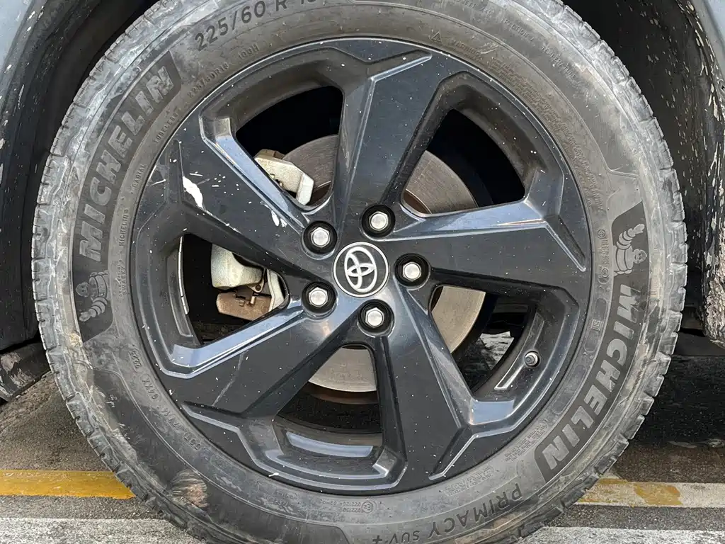 Toyota RAV4 — миниатюра 12