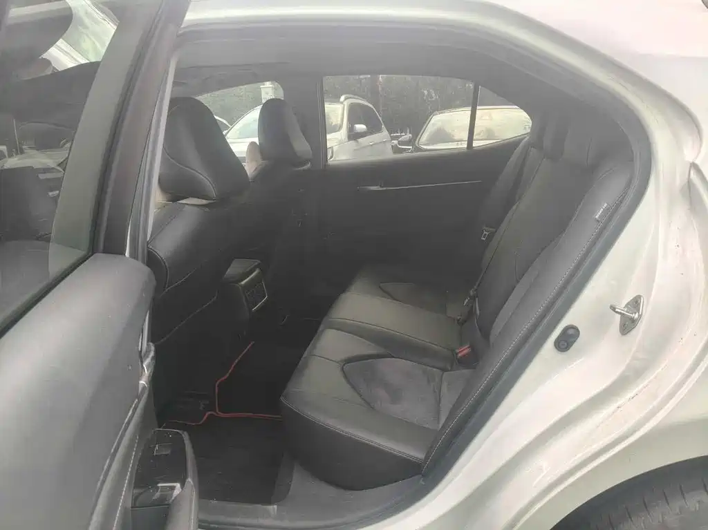 Toyota Camry — миниатюра 7