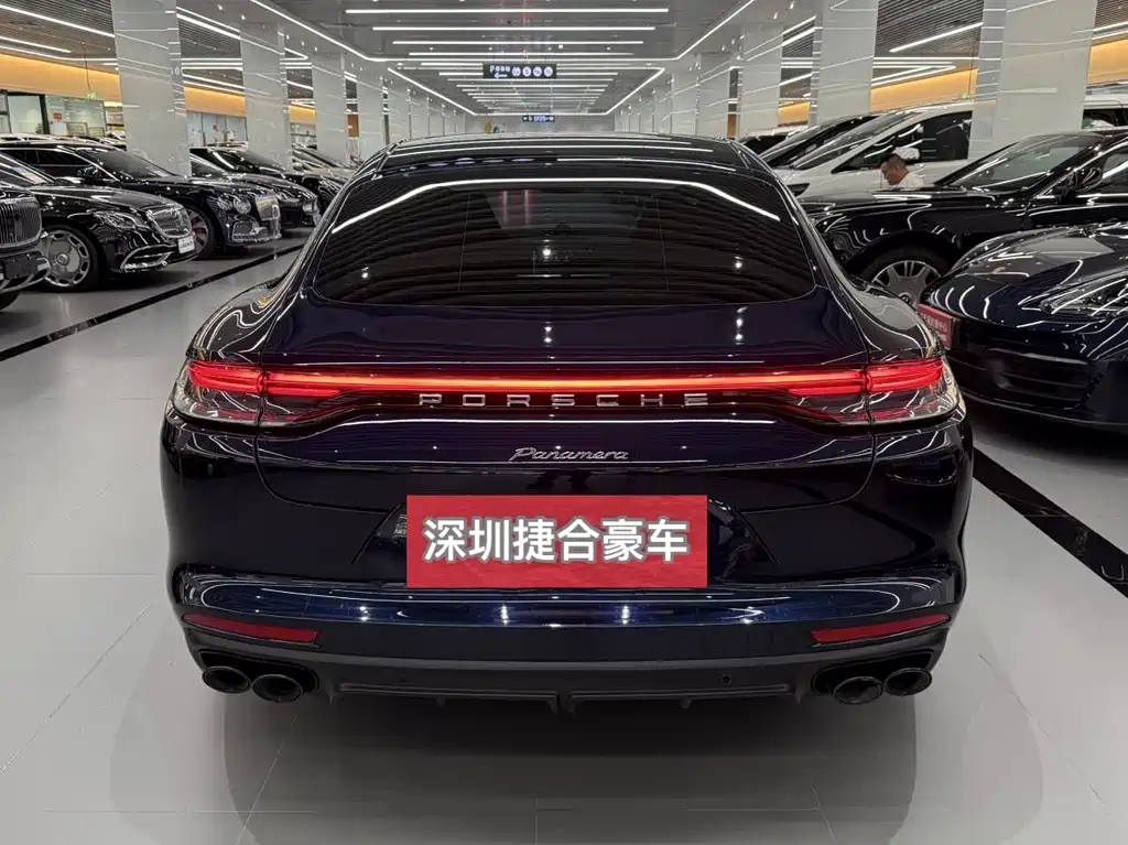 PORSCHE PANAMERA