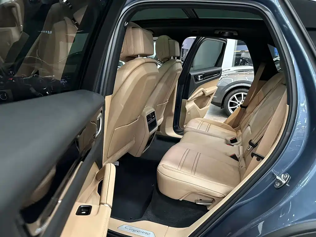 Porsche Cayenne — миниатюра 7