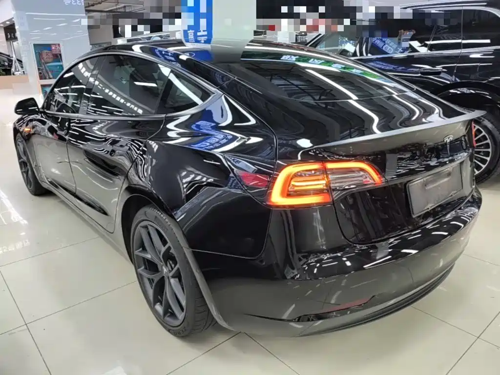 Tesla Model 3 — миниатюра 5