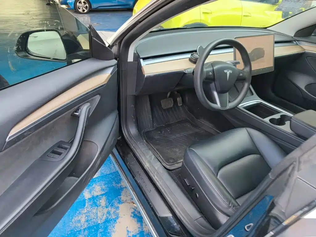 Tesla Model 3 — миниатюра 16
