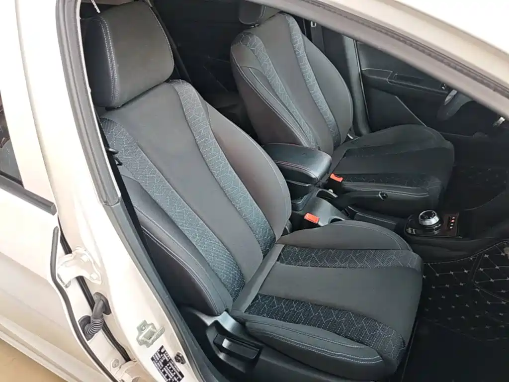 Baojun 310W — миниатюра 25