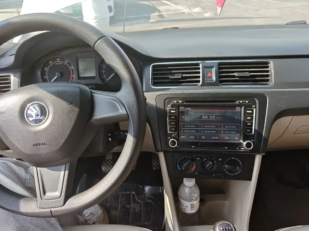 Skoda Rapid — миниатюра 10