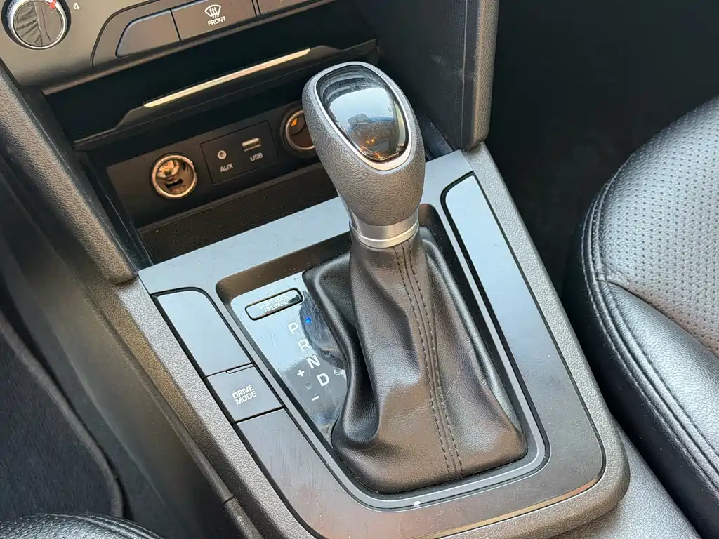 Hyundai Elantra — миниатюра 15
