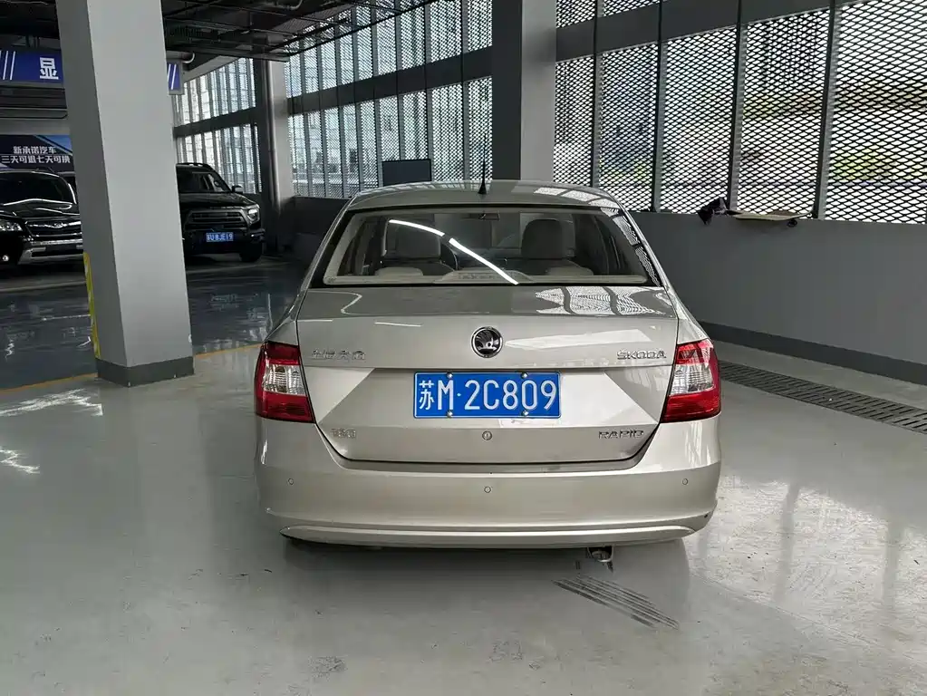 Skoda Rapid — миниатюра 7