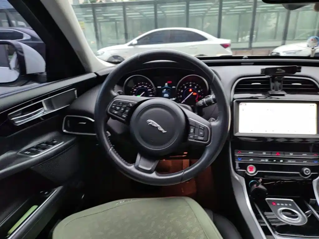 Jaguar XEL — миниатюра 3
