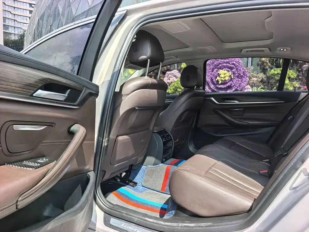 BMW 5 Series — миниатюра 6