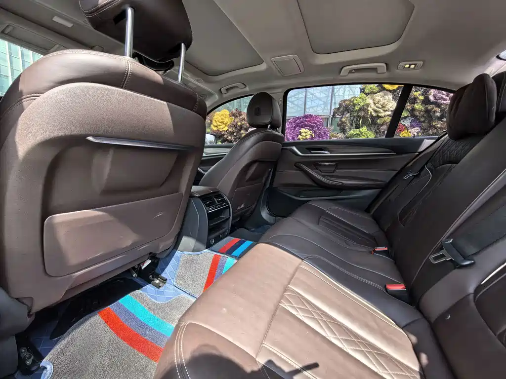 BMW 5 Series — миниатюра 7
