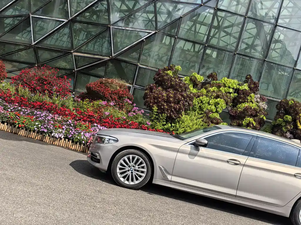 BMW 5 Series — миниатюра 15