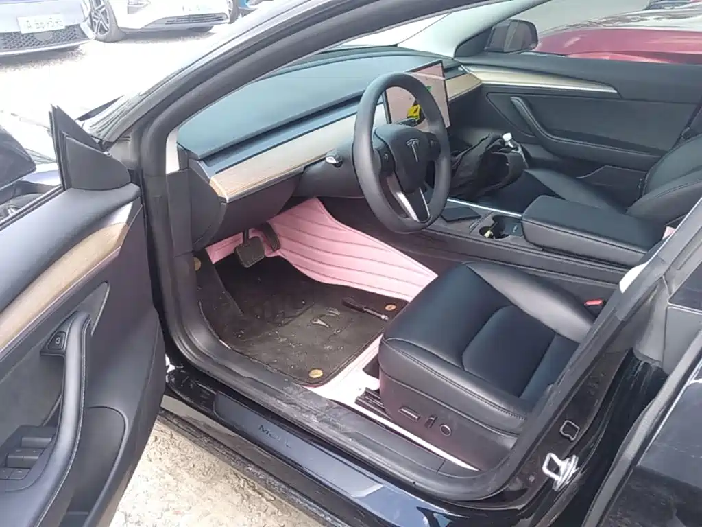 Tesla Model 3 — миниатюра 16