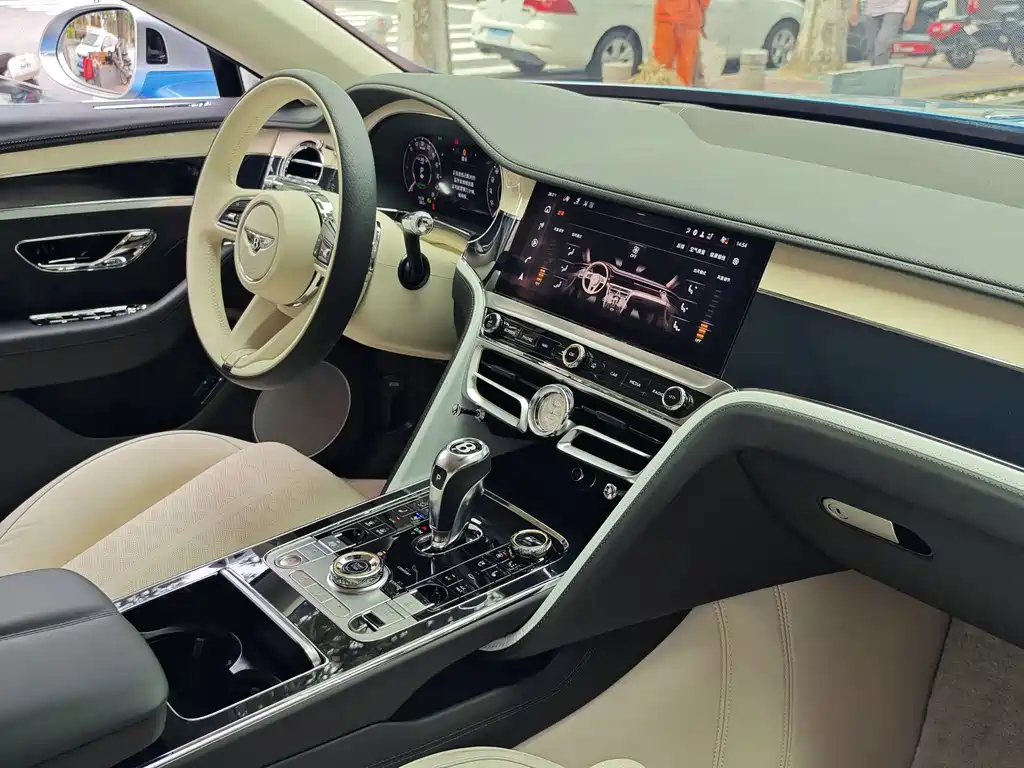 Bentley Flying Spur PHEV — миниатюра 21
