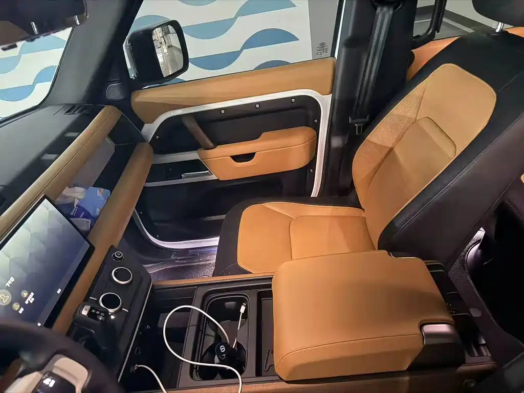 Land Rover Defender — миниатюра 7