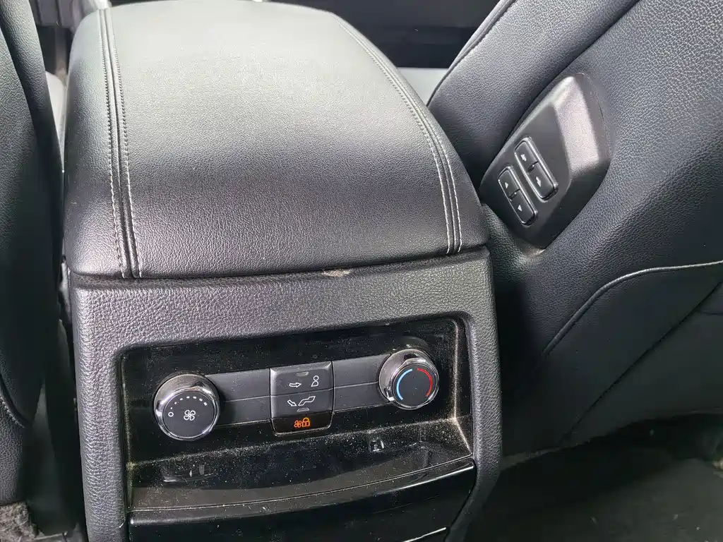 Ford Edge — миниатюра 8