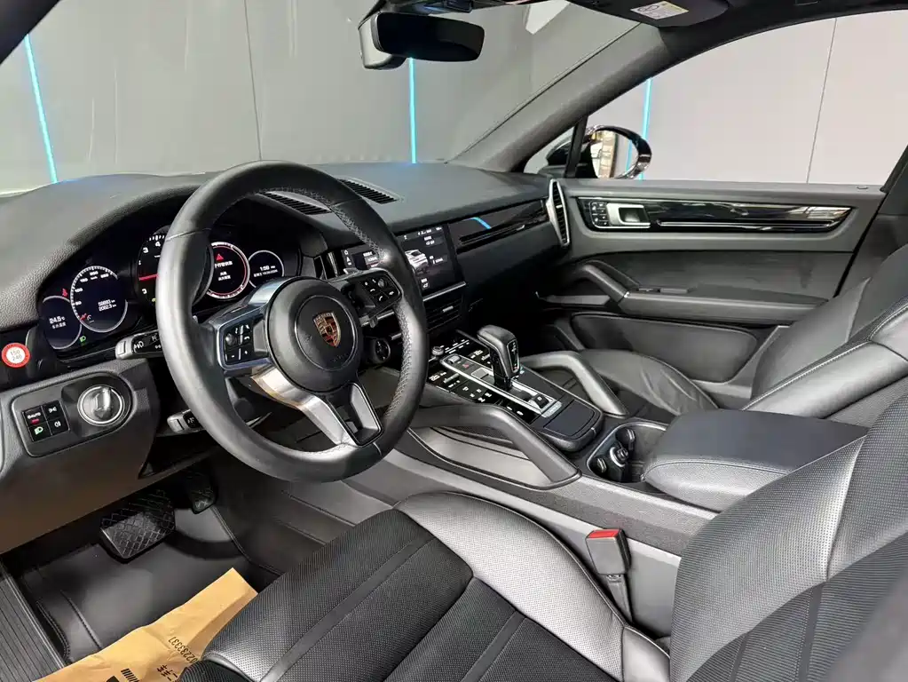 Porsche Cayenne — миниатюра 10