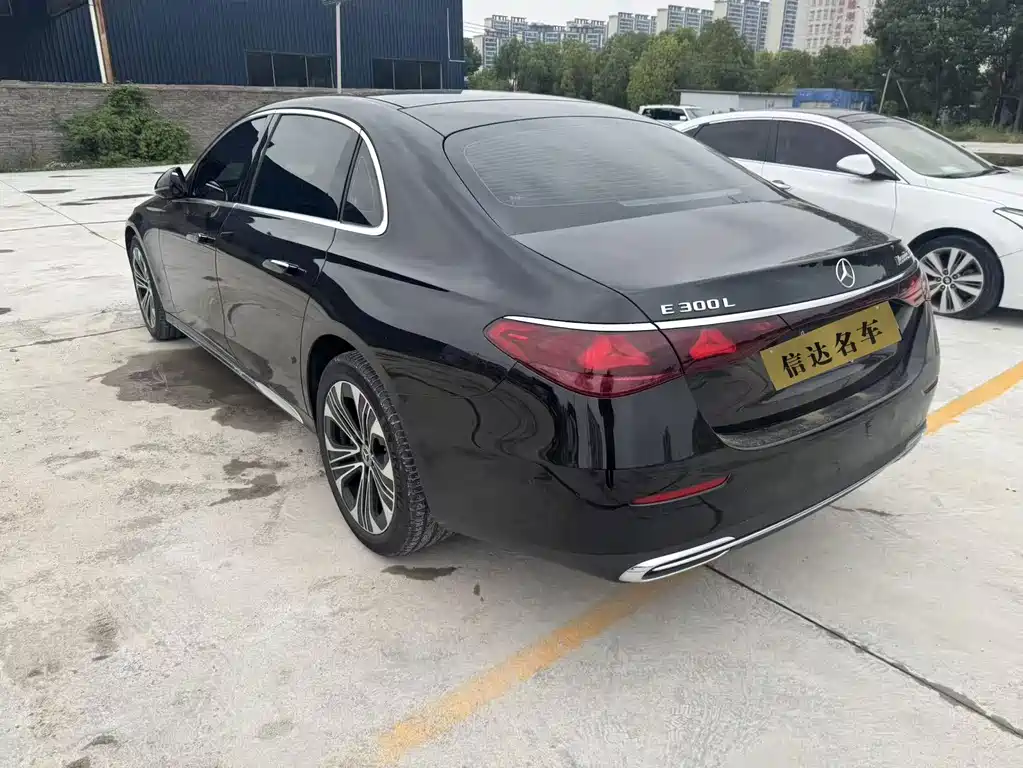 Mercedes-Benz E-Class — миниатюра 10