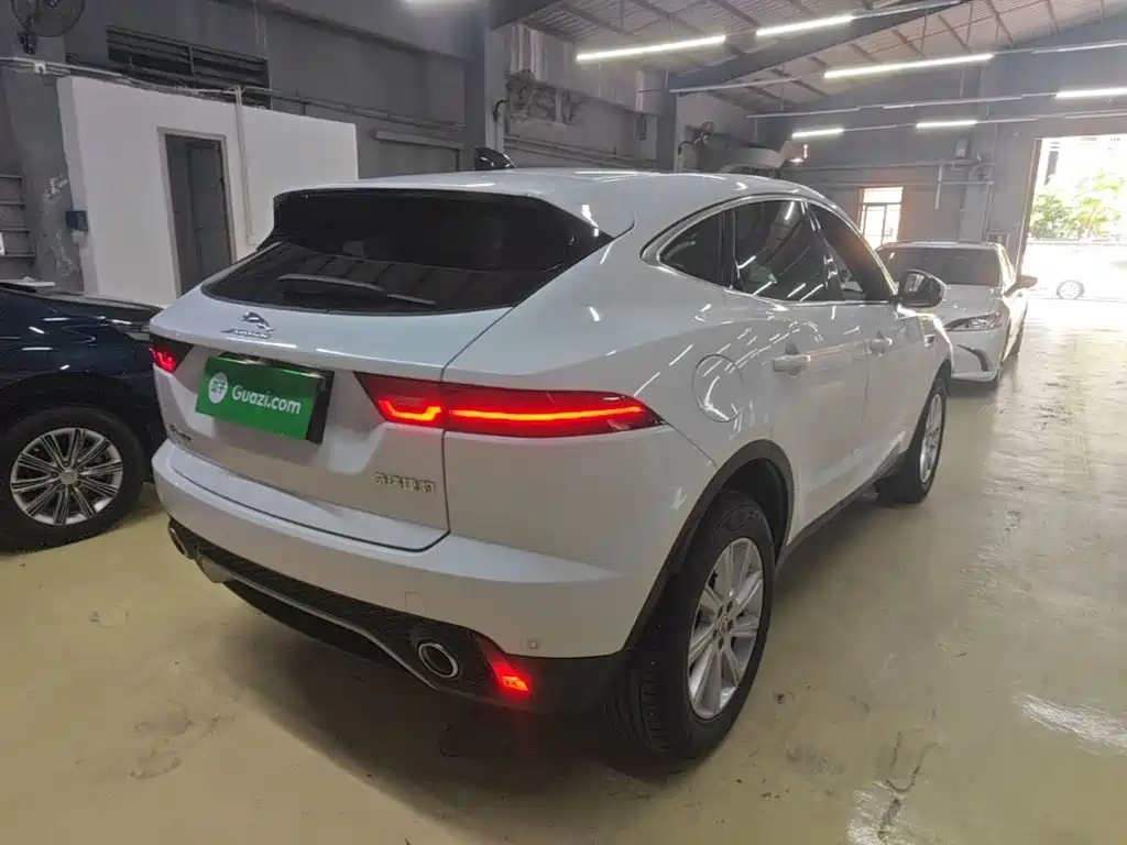 Jaguar E-PACE — миниатюра 7