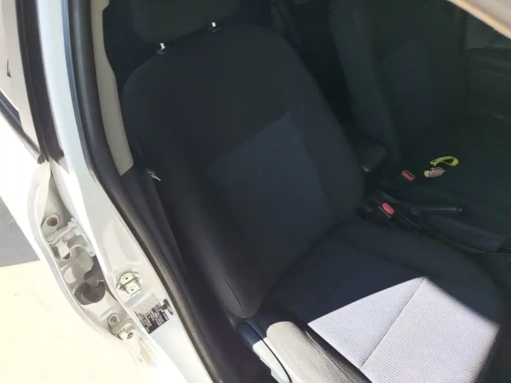 Toyota Yaris L — миниатюра 25