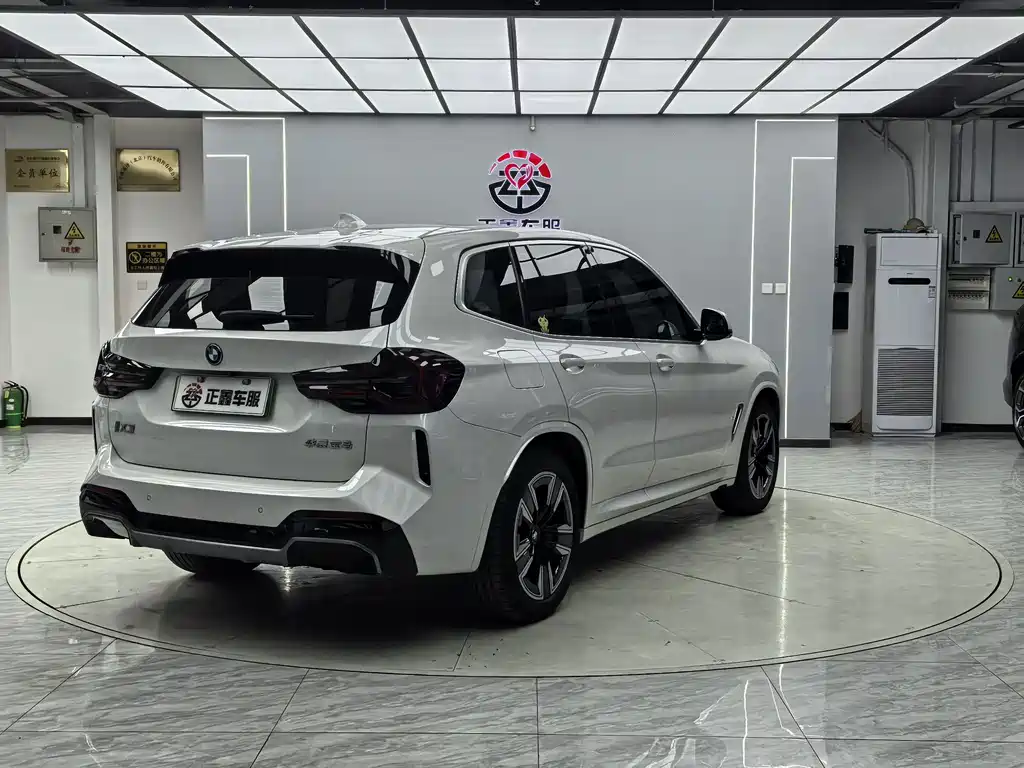 BMW iX3 — миниатюра 9