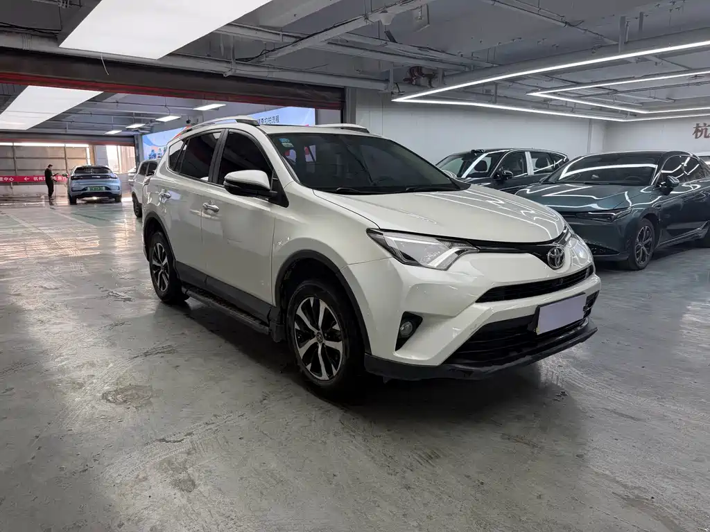 Toyota RAV4 — миниатюра 3