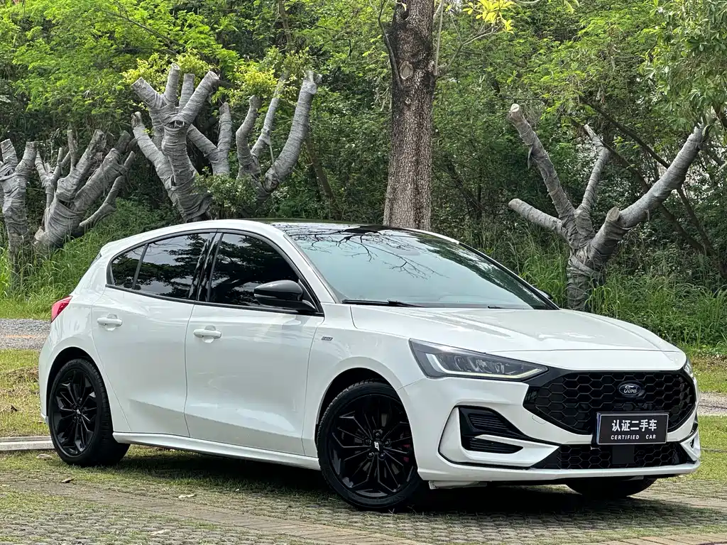 Ford Focus 2022 EcoBoost 180 AT ST Line